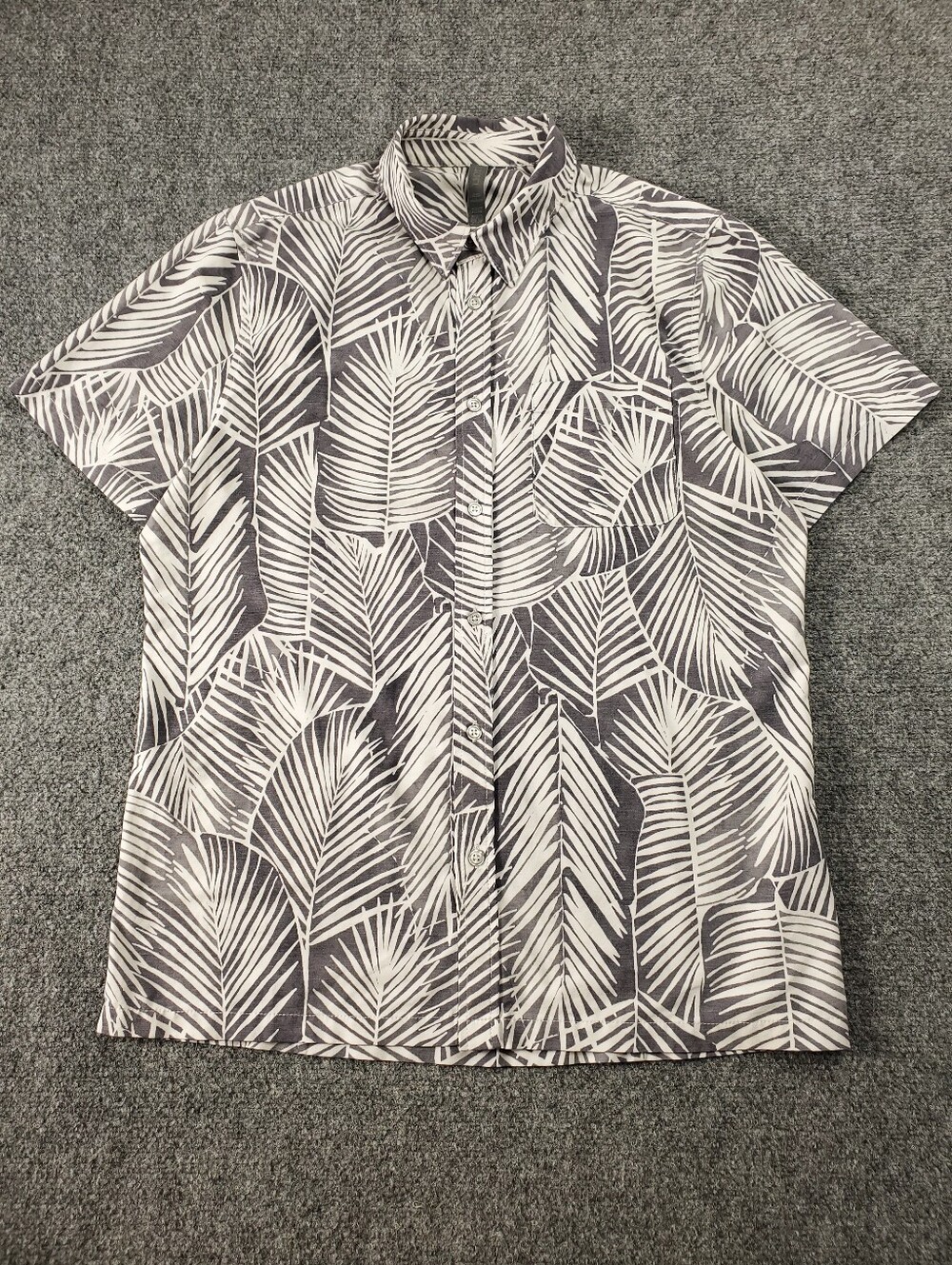 Vuori Bridge Button Down Shirt Mens Medium Palm Leaf Print Hawaiian Gray White